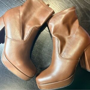 TOP Moda Tan Heeled Boots